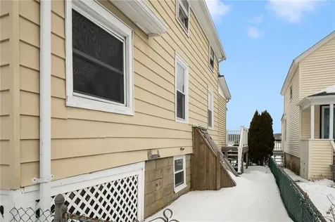 47 Cedar Avenue Portsmouth RI 02871