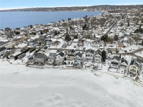 47 Cedar Avenue Portsmouth RI 02871