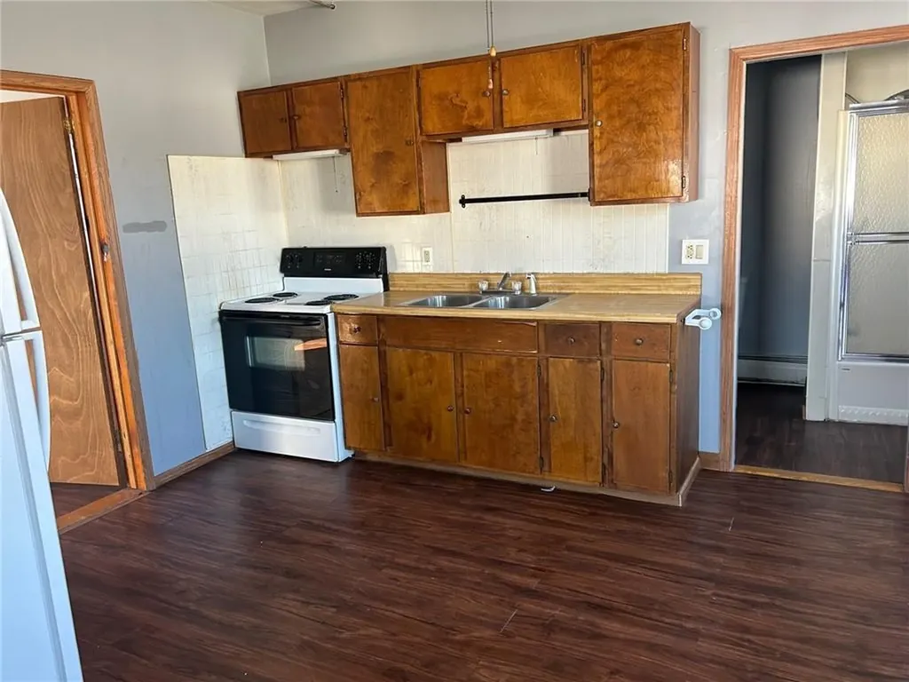 33 37 Home Street West Warwick RI 02893