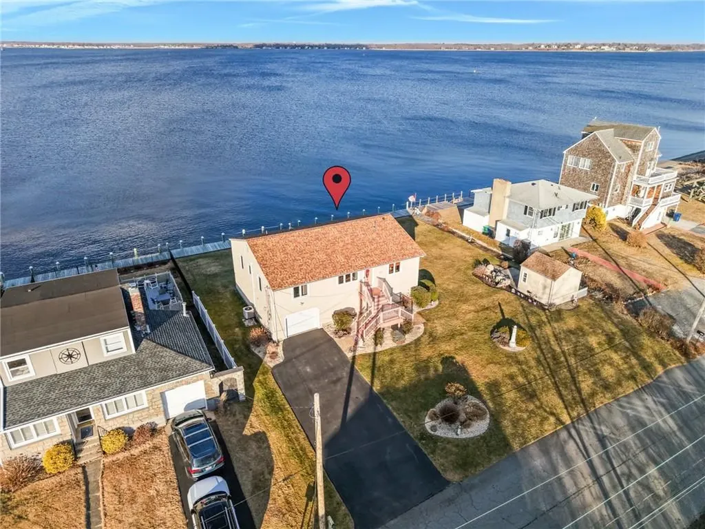 240 Shawomet Avenue Warwick RI 02889