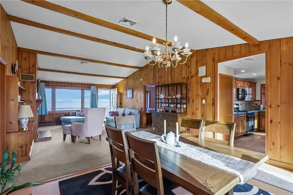 240 Shawomet Avenue Warwick RI 02889