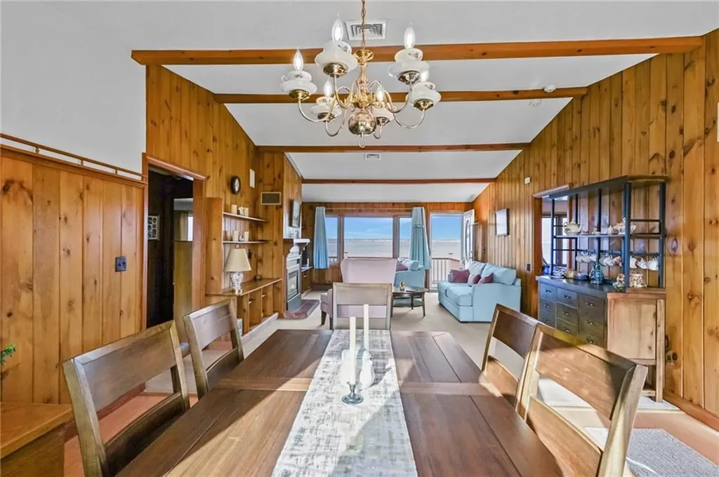 240 Shawomet Avenue Warwick RI 02889