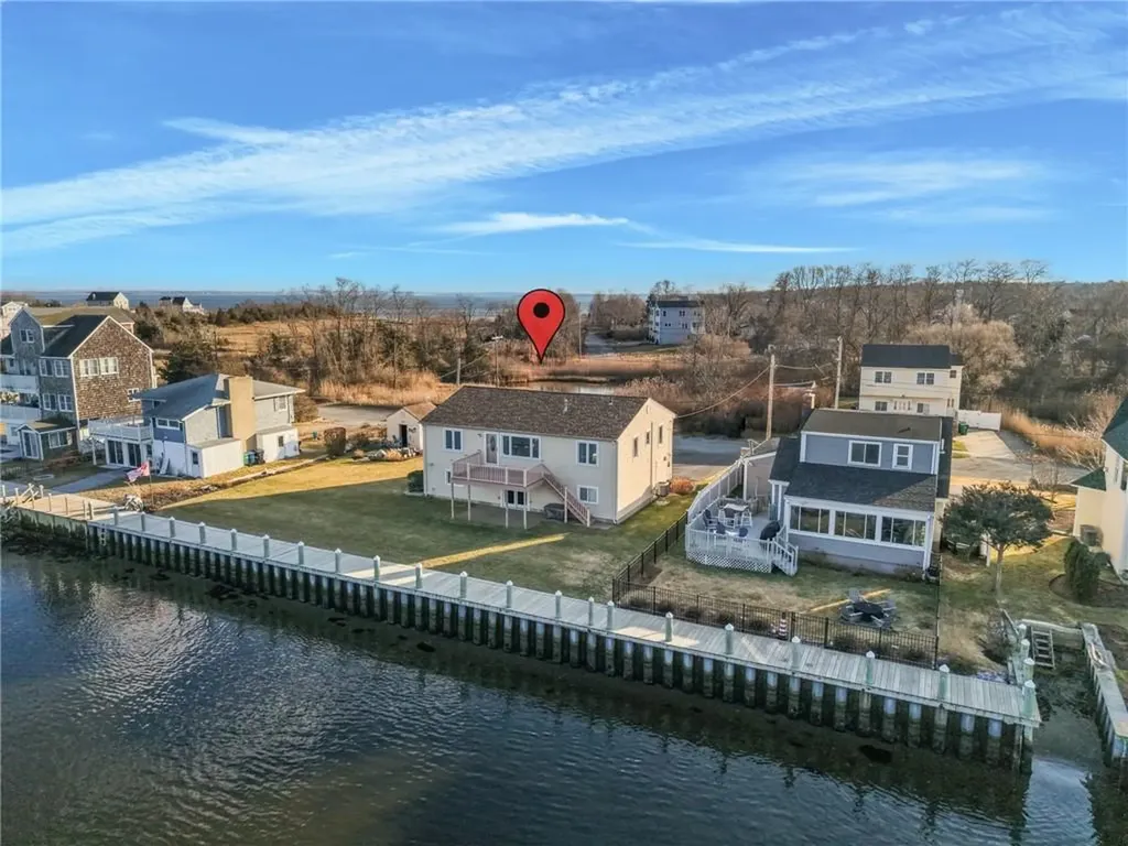 240 Shawomet Avenue Warwick RI 02889