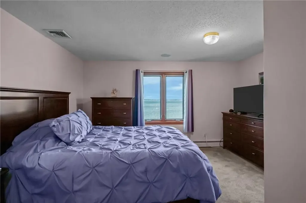 240 Shawomet Avenue Warwick RI 02889