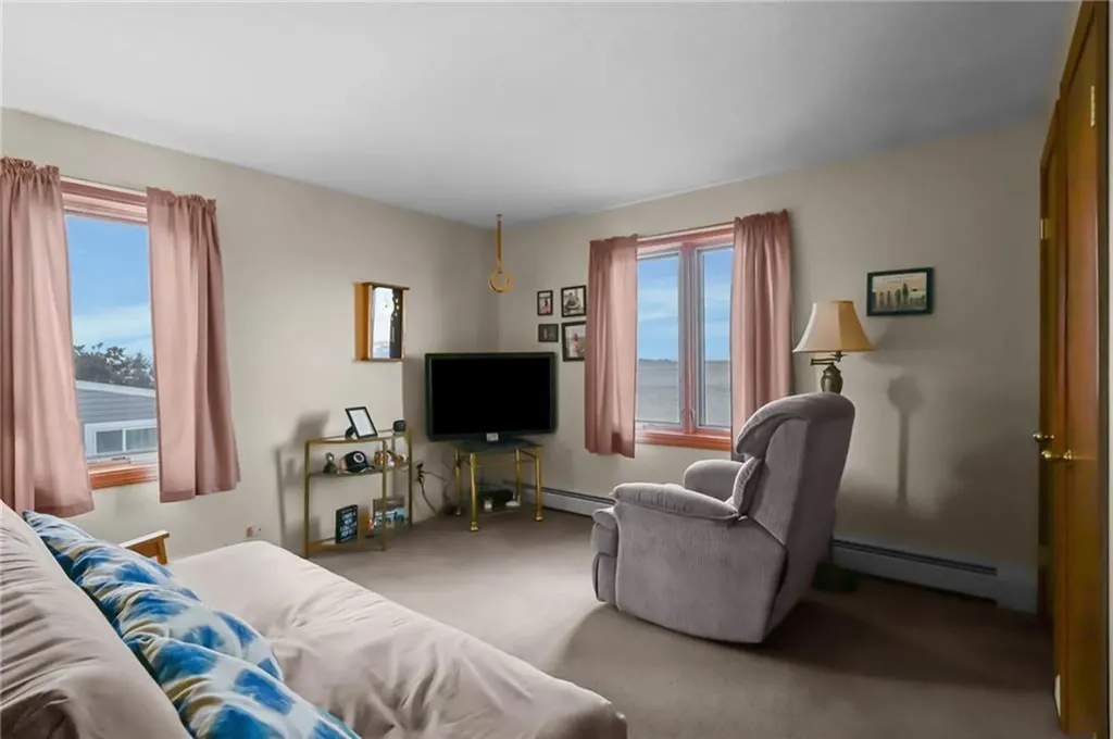 240 Shawomet Avenue Warwick RI 02889