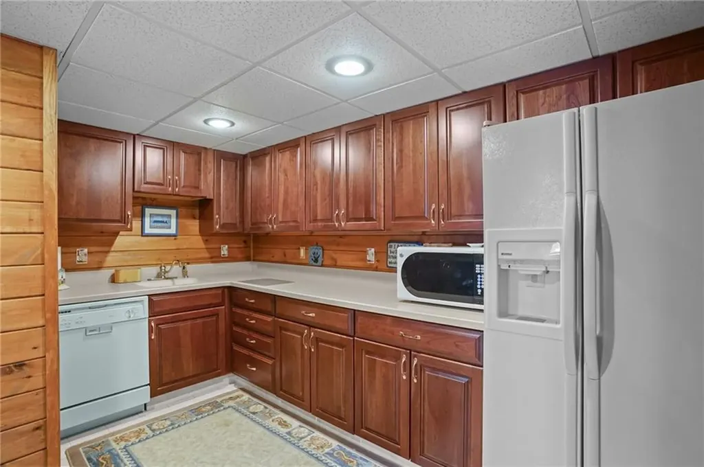 240 Shawomet Avenue Warwick RI 02889