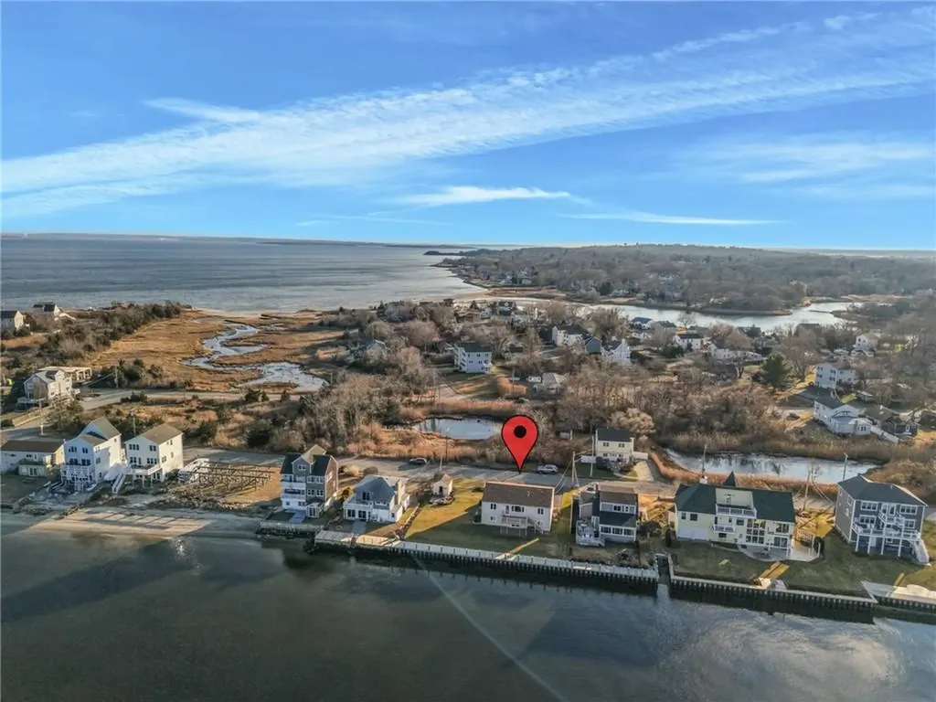 240 Shawomet Avenue Warwick RI 02889