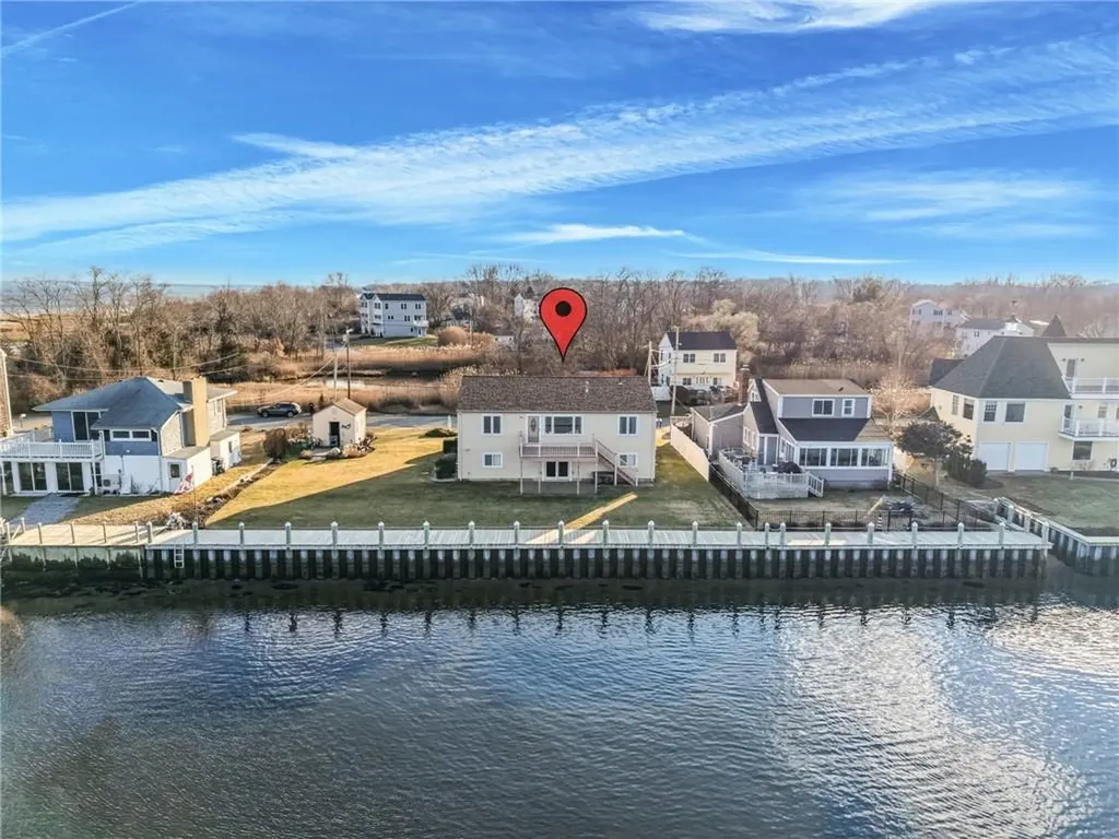 240 Shawomet Avenue Warwick RI 02889