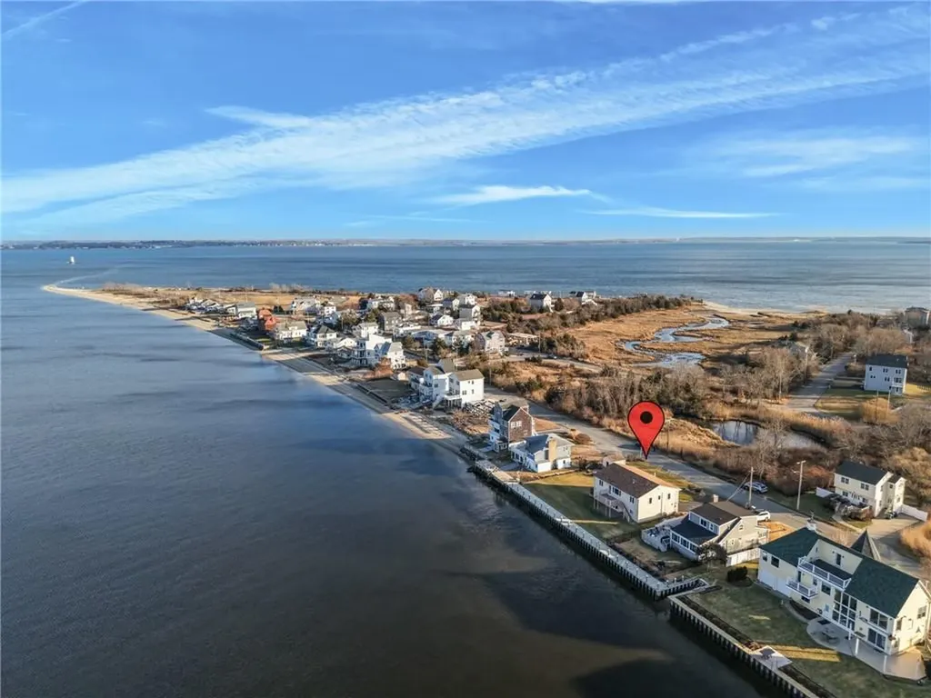 240 Shawomet Avenue Warwick RI 02889