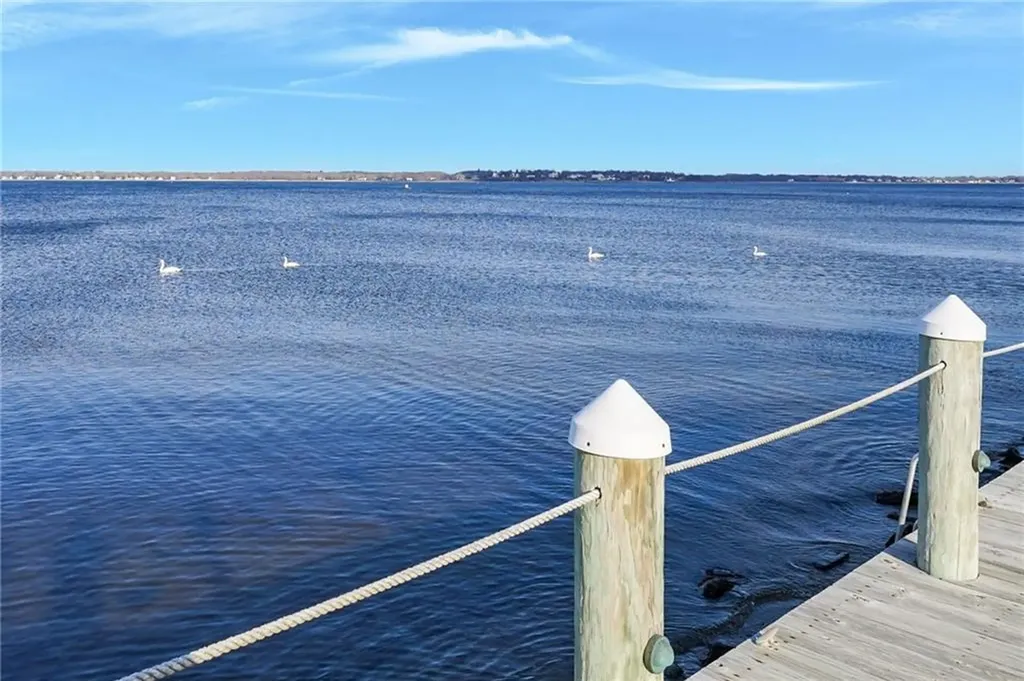 240 Shawomet Avenue Warwick RI 02889