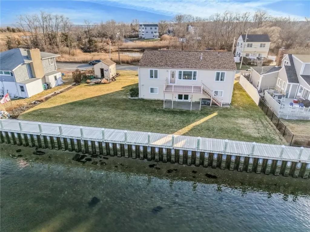 240 Shawomet Avenue Warwick RI 02889