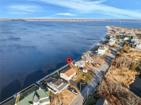 240 Shawomet Avenue Warwick RI 02889