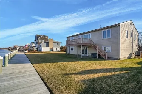 240 Shawomet Avenue Warwick RI 02889