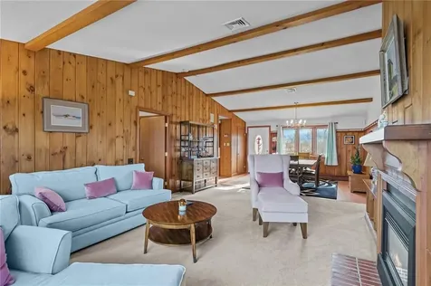 240 Shawomet Avenue Warwick RI 02889