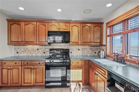 240 Shawomet Avenue Warwick RI 02889