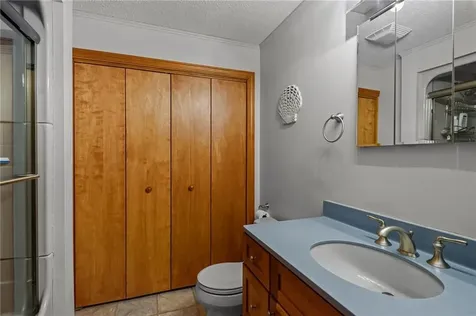 240 Shawomet Avenue Warwick RI 02889