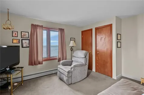 240 Shawomet Avenue Warwick RI 02889