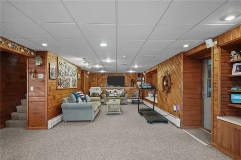 240 Shawomet Avenue Warwick RI 02889