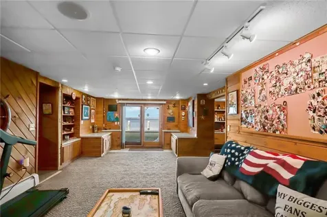 240 Shawomet Avenue Warwick RI 02889