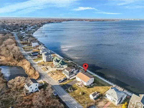 240 Shawomet Avenue Warwick RI 02889