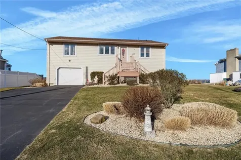 240 Shawomet Avenue Warwick RI 02889