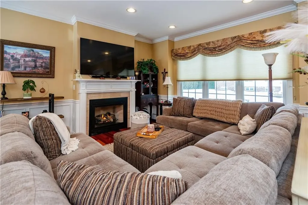 11 Nottingham Drive Scituate RI 02831