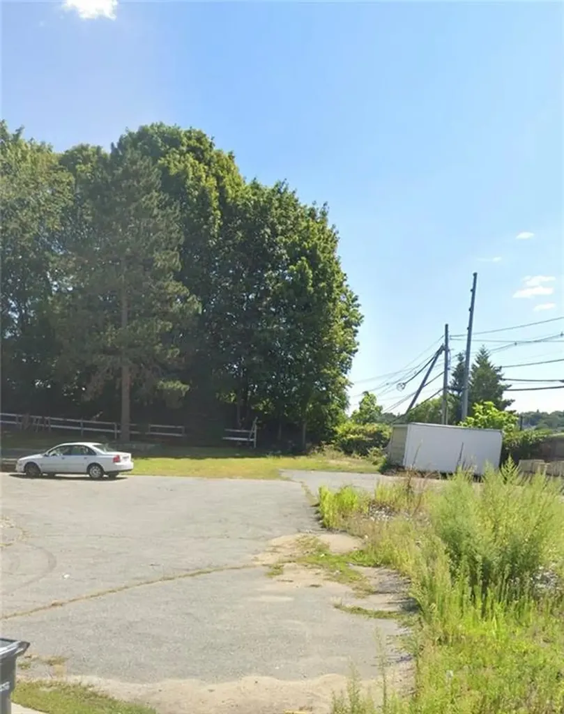 8 10 Ianthe Street Providence RI 02904