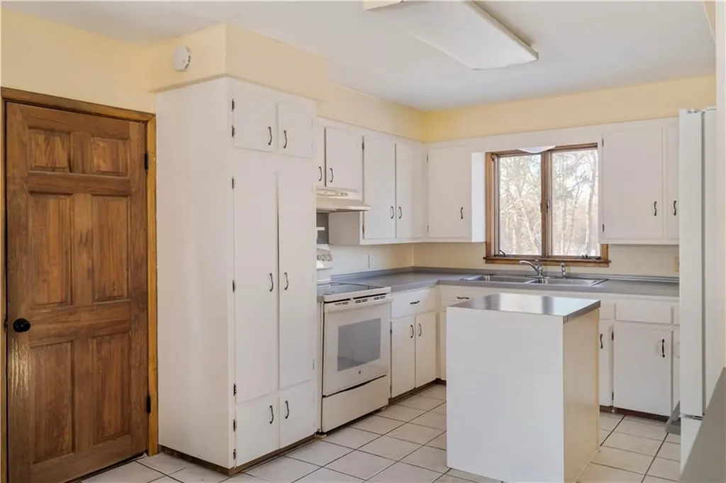 1 Barway Lane Cumberland RI 02864