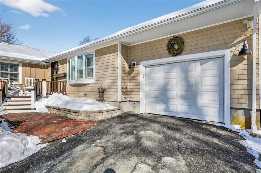 92 Locust Street Portsmouth RI 02871