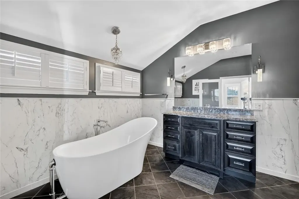 92 Locust Street Portsmouth RI 02871