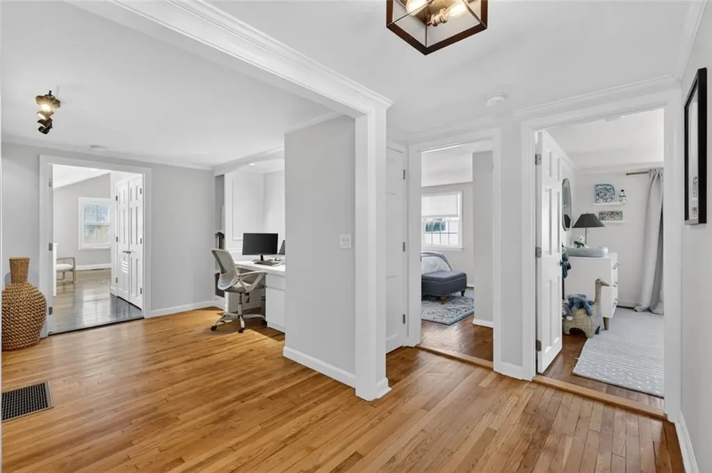 92 Locust Street Portsmouth RI 02871