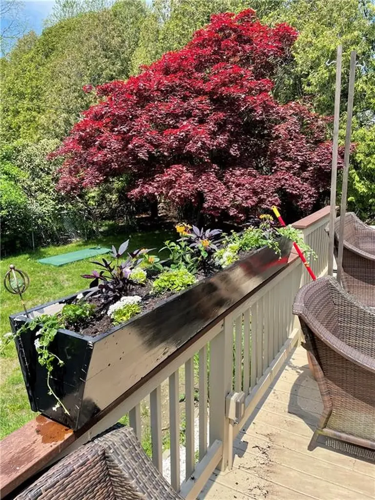 92 Locust Street Portsmouth RI 02871