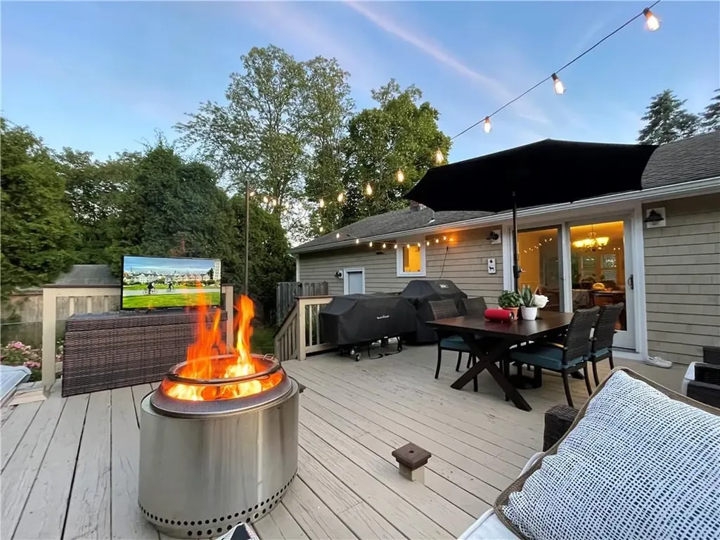 92 Locust Street Portsmouth RI 02871