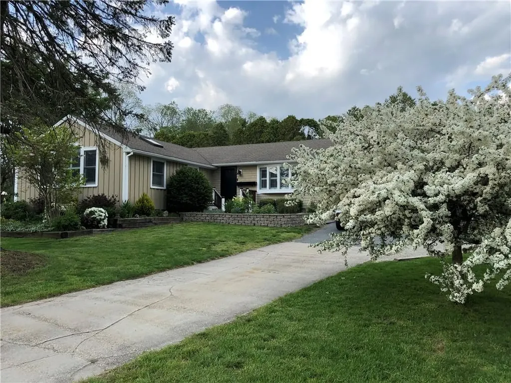 92 Locust Street Portsmouth RI 02871