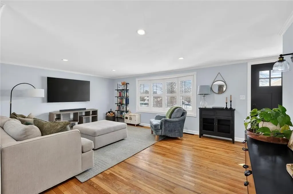 92 Locust Street Portsmouth RI 02871