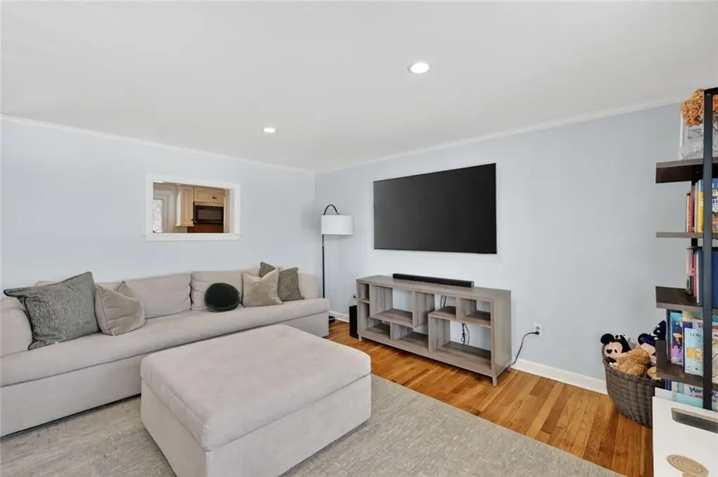 92 Locust Street Portsmouth RI 02871