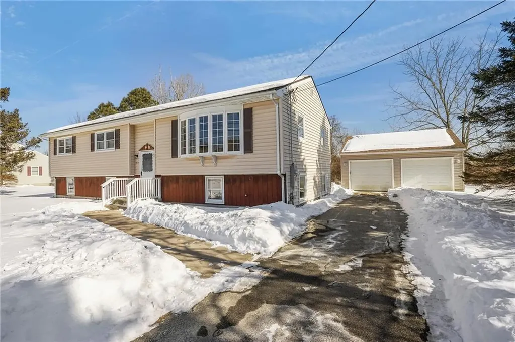 11 Barton Lane Middletown RI 02842