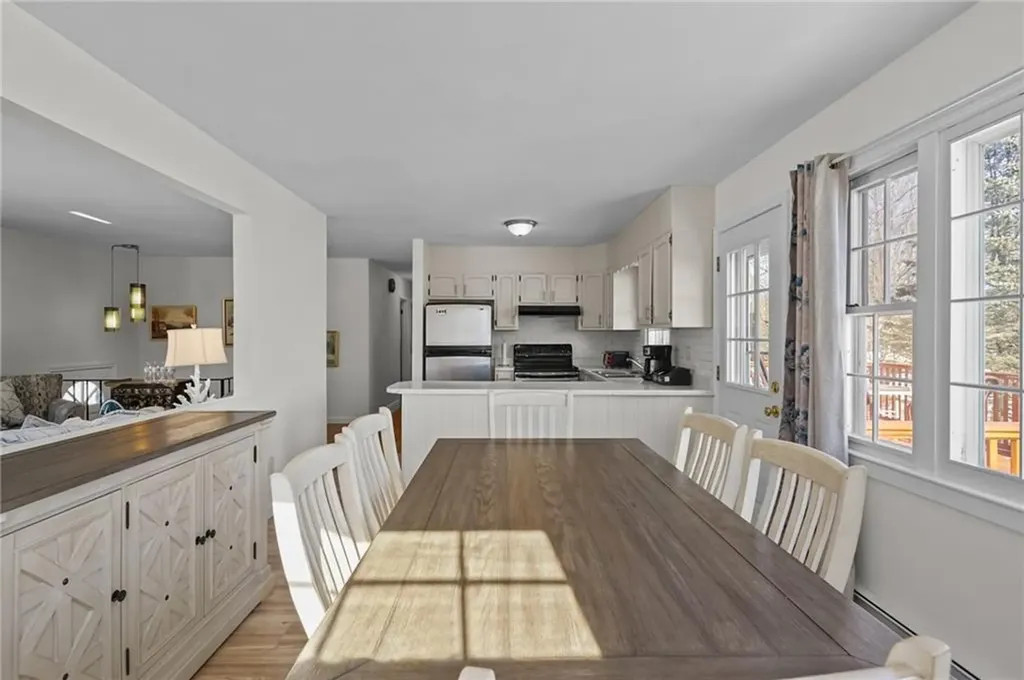 11 Barton Lane Middletown RI 02842