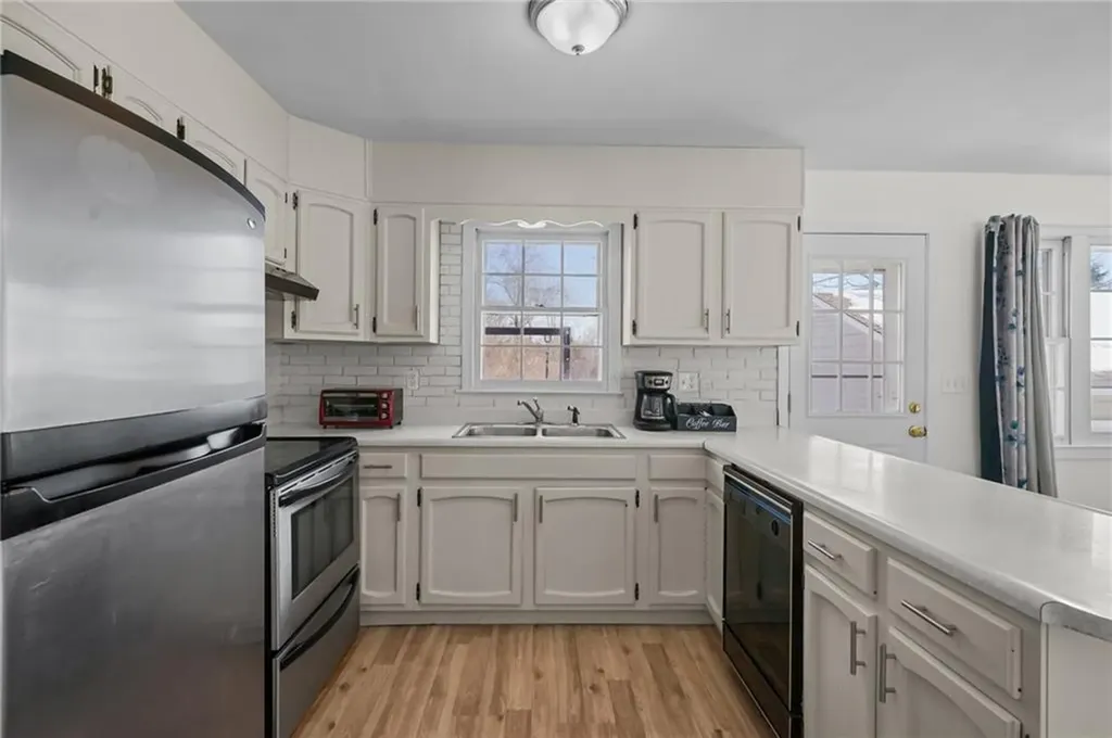 11 Barton Lane Middletown RI 02842