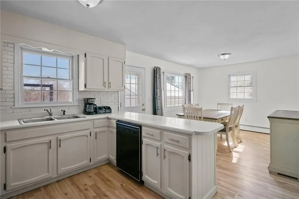 11 Barton Lane Middletown RI 02842