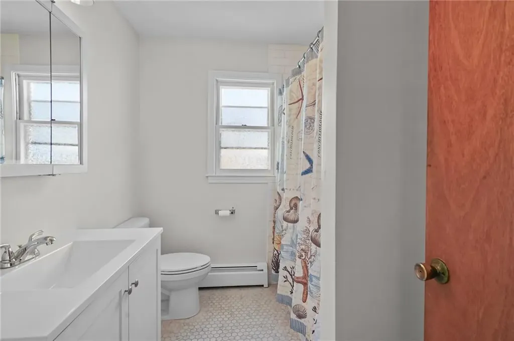11 Barton Lane Middletown RI 02842