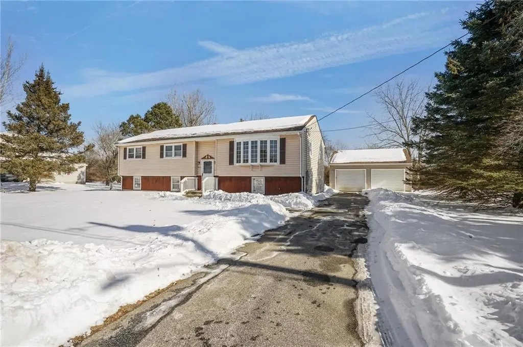 11 Barton Lane Middletown RI 02842