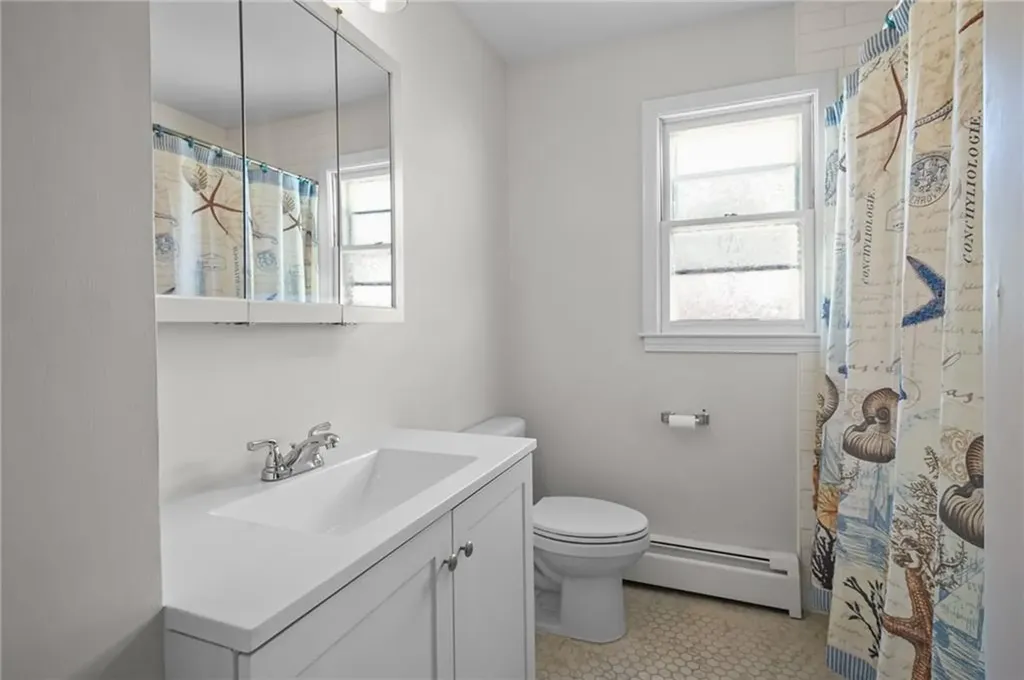 11 Barton Lane Middletown RI 02842