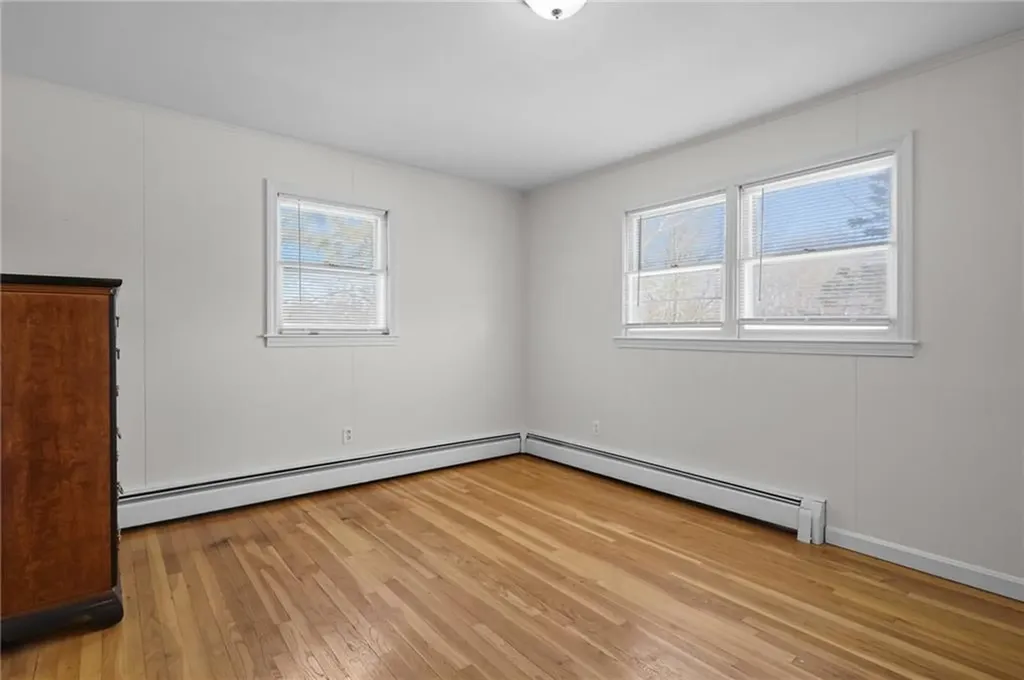 11 Barton Lane Middletown RI 02842