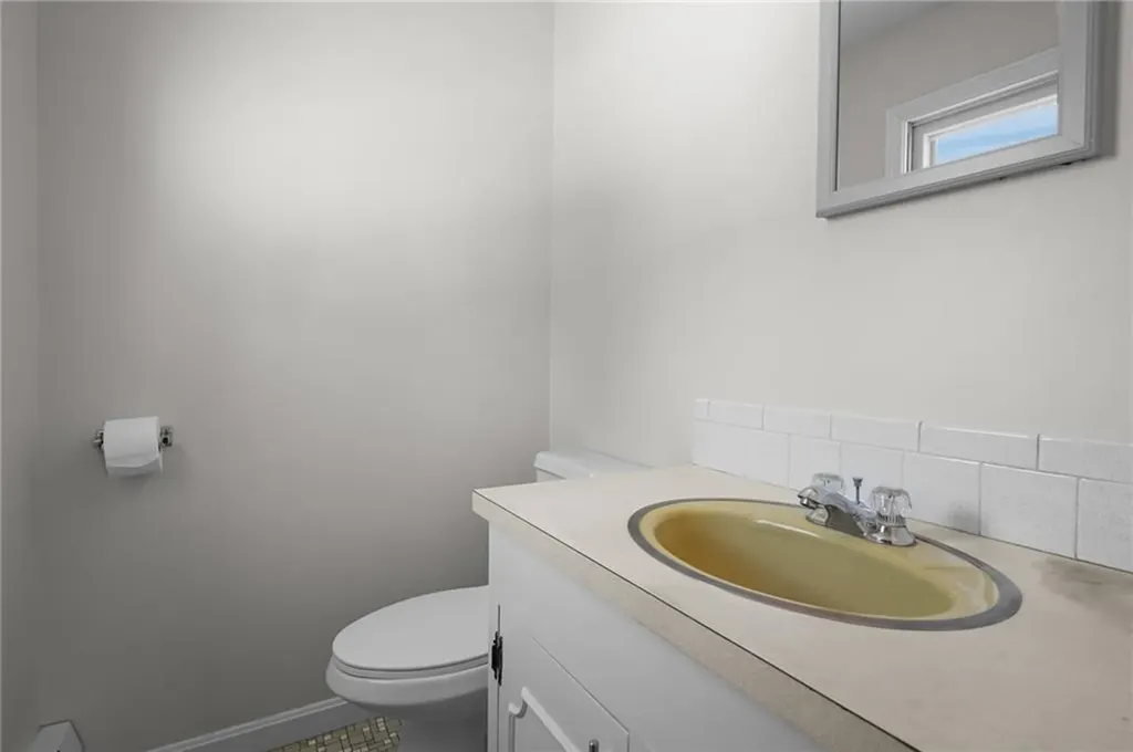 11 Barton Lane Middletown RI 02842