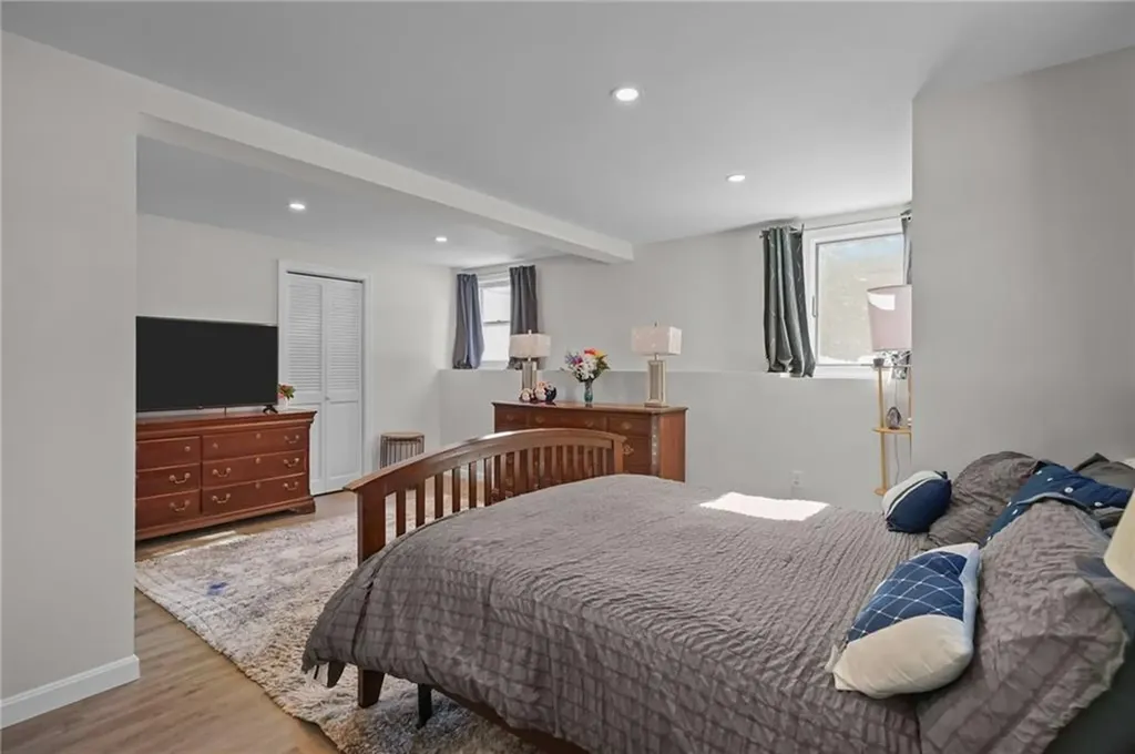 11 Barton Lane Middletown RI 02842