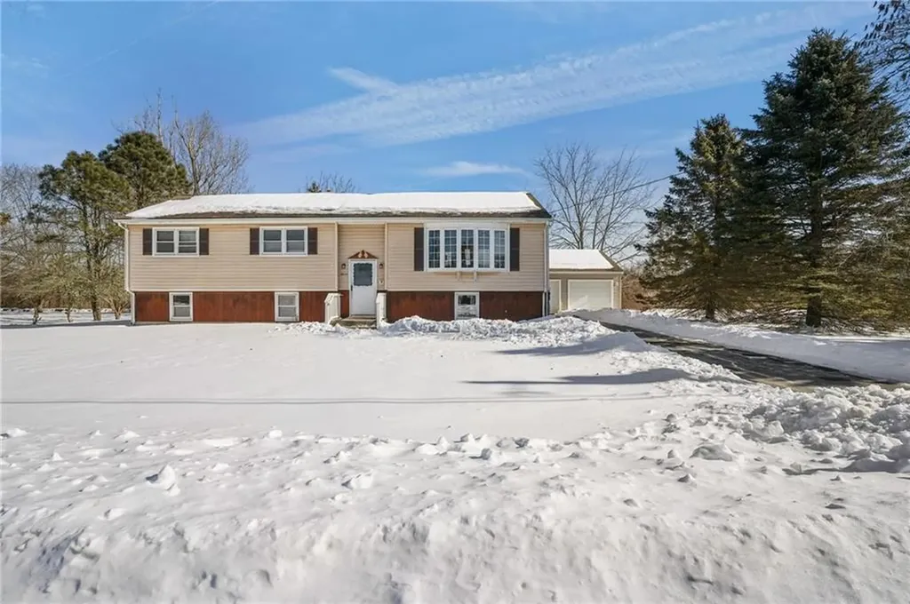 11 Barton Lane Middletown RI 02842