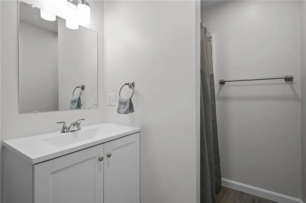 11 Barton Lane Middletown RI 02842