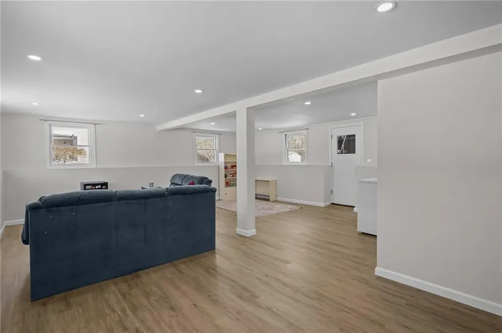 11 Barton Lane Middletown RI 02842