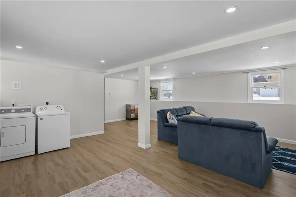 11 Barton Lane Middletown RI 02842